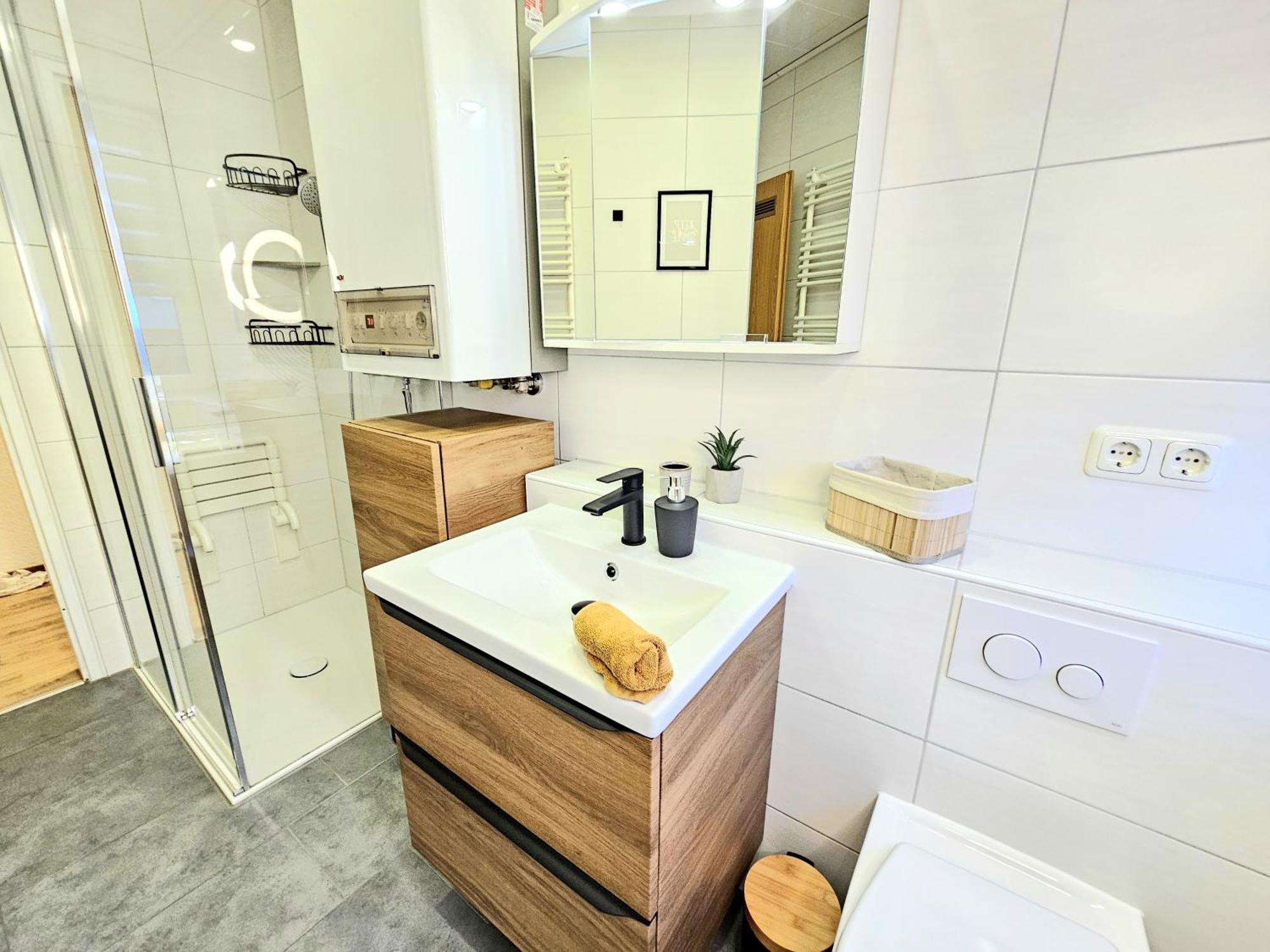 Honey, Ganze Mit 3 Schlafzimmern, Waschmaschine,businesswohnung, Monteurzimmer