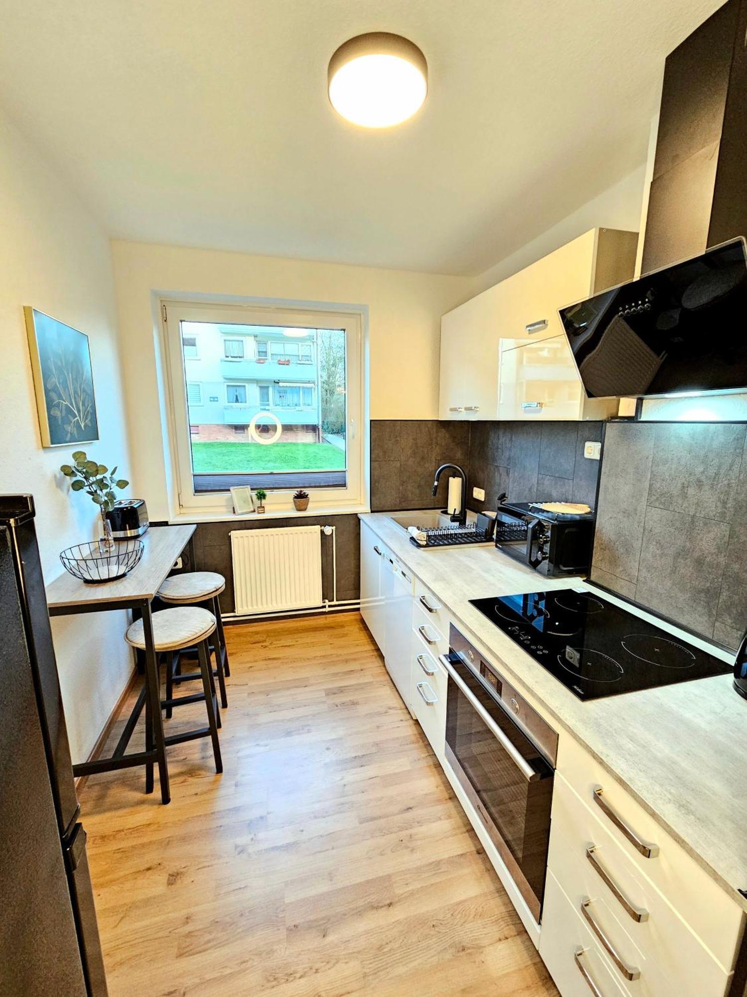 Honey, Ganze Mit 3 Schlafzimmern, Waschmaschine,businesswohnung, Monteurzimmer *