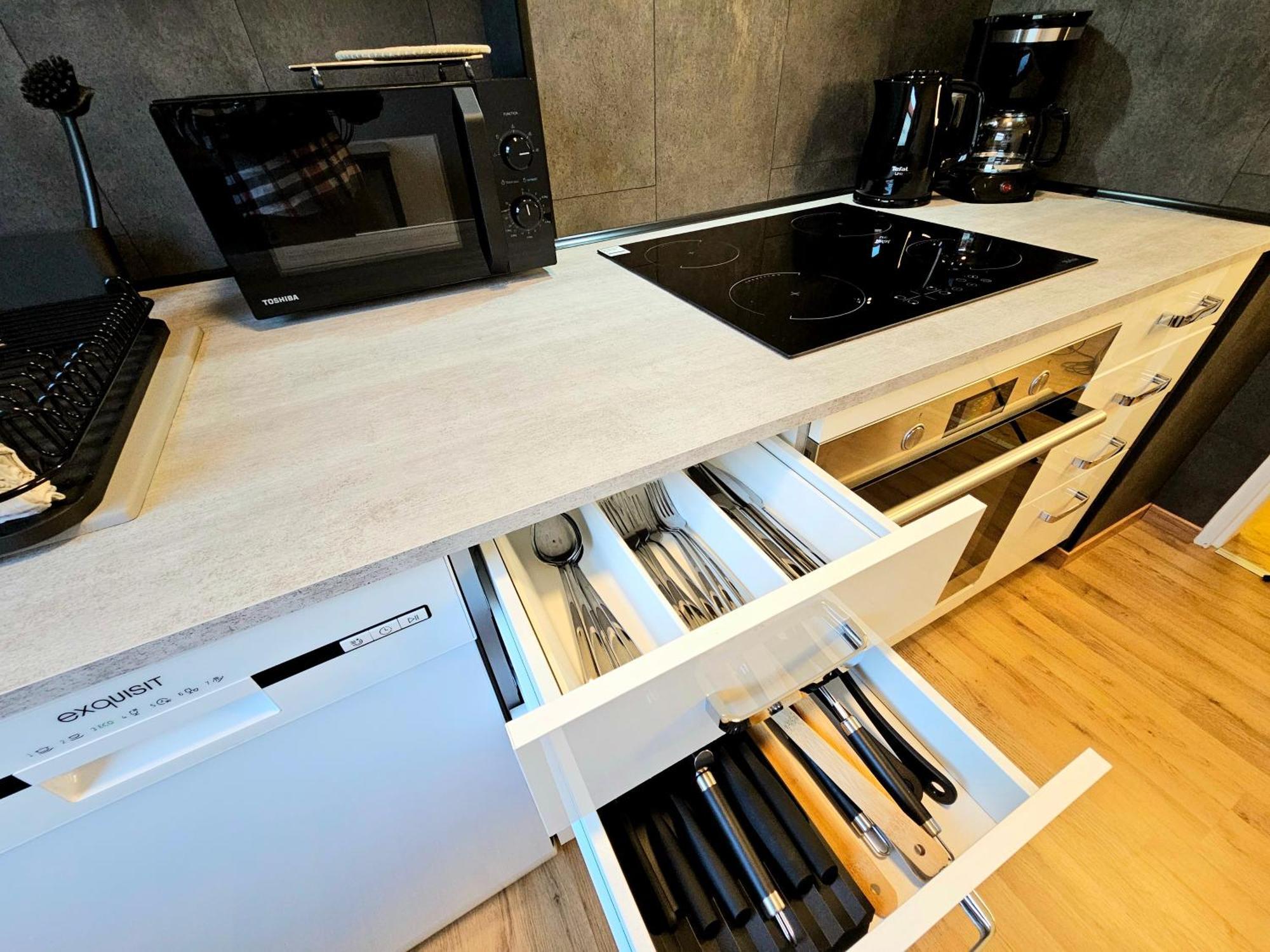 Honey, Ganze Mit 3 Schlafzimmern, Waschmaschine,businesswohnung, Monteurzimmer